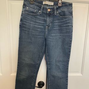 Levi’s Signature Mid Rise Boyfriend Jean. Size 10-W30